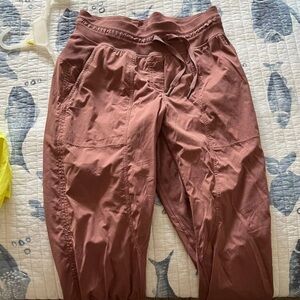 Lululemon Dance Studio crop size 6